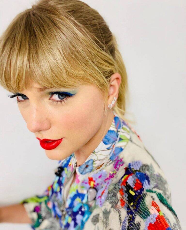 Taylor Swift earns her Doctor of Fine Arts from the University of NY