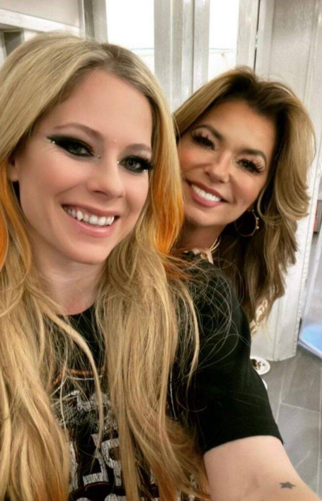 Avril Lavigne Watches Shania Twain's Show Up Close And Praises: "I've ...