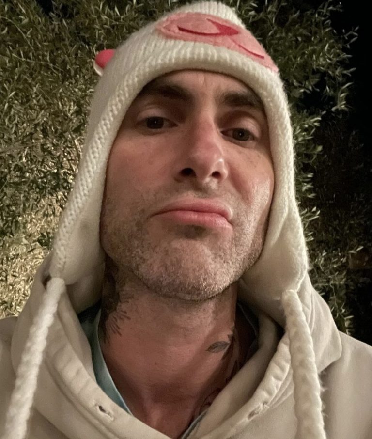 Adam Levine denies case with model, but admits flirting: “It became inappropriate”