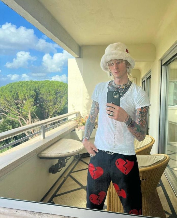 Machine Gun Kelly made the headlines after an interview on Sunday’s (5) at the Formula 1 Brazilian Grand Prix in São Paulo, in Brazil.(Photo: Instagram)