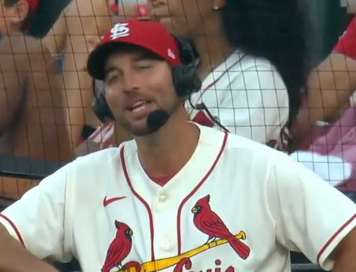 Wainwright's presence in the booth during the 2021 MLB playoffs generated a positive response from viewers. His participation in game broadcasts, such as the divisional round of the 2023 playoffs between the Houston Astros and the future World Series champions, the Texas Rangers, has been praised for his deep insight into baseball. Fans highlighted his work ethic and self-deprecating humor, calling him a fantastic addition to the world of sports broadcasting. (Photo:Twitter)