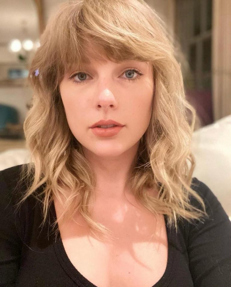 Taylor Swift share a midnight kiss with Travis Kelce at New Year’s Eve party