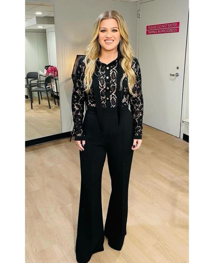 Kelly Clarkson debated with Common whether or not exes can stay friends during an episode of “The Kelly Clarkson Show”.(Photo: Instagram)