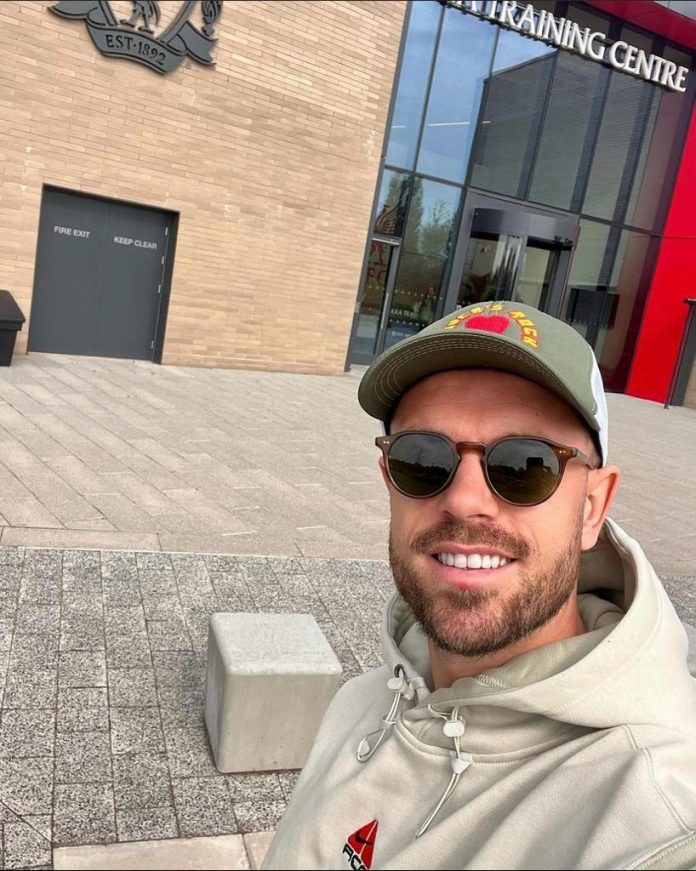 This Wednesday (17), Jordan Henderson is flying to Europe to complete a deal to join Ajax, after agreeing to a mutual cancellation of his three-year contract with the Saudi Pro League club Al Ettifaq.(Photo: Instagram)