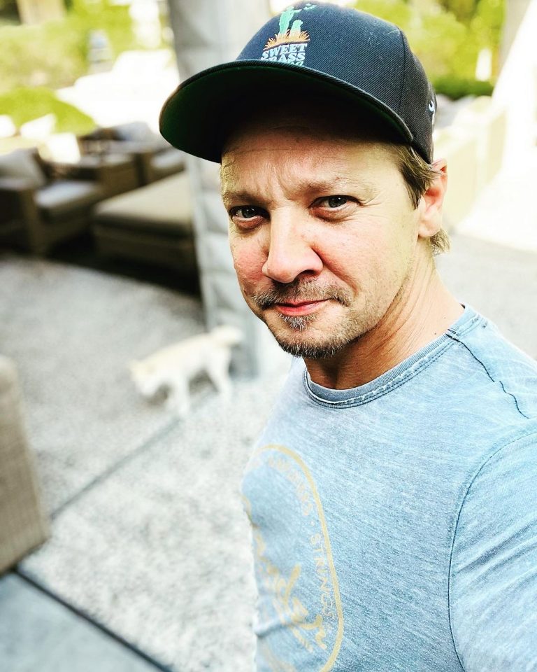 Jeremy Renner returns to work after accident