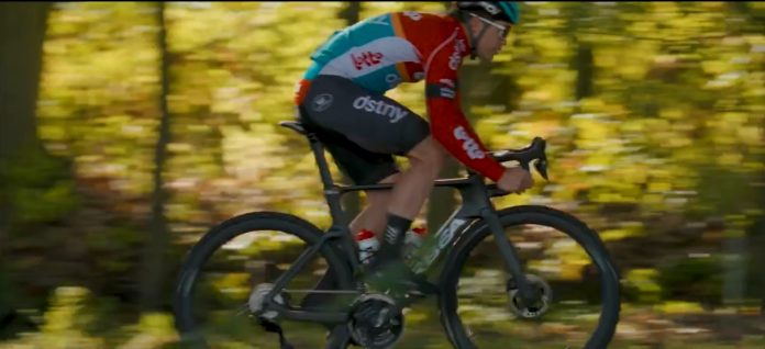 In the video, few details were officially released. However, there are displays of black Orca Aeros bicycle models with parts from Shimano Dura-Ace and FSA, wheels from Oquo. (Photo: Twitter/ lotto_dstny)