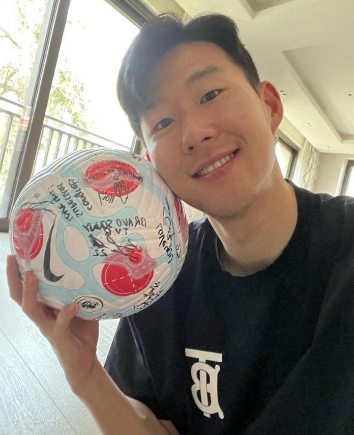 Son Heung-min dislocated his finger after an argument over ping-pong with his South Korea teammates.(Photo: Instagram)